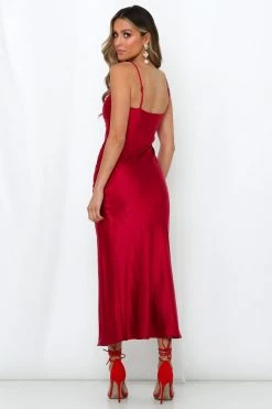 Crimson Clovers Maxi Dress Wine -Hello Molly Shop 190809 pt219936 94a9b46a 9356 4555 9a8c 9724a778d132