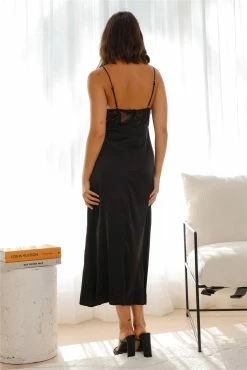 Go For The Crown Midi Dress Black -Hello Molly Shop 1W4A3320 1 1660792465