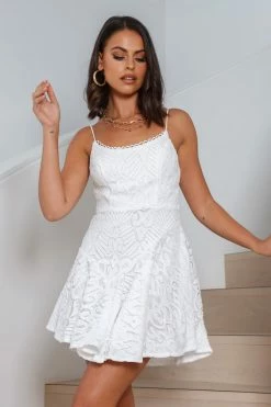Lipstick Girl Dress White -Hello Molly Shop 1W4A3776 1 1660802028 28c341a0 eeff 4f61 a1da 8df67dffefac