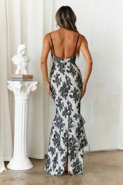 DEAR EMILIA Her Moment Maxi Dress Black -Hello Molly Shop A23I5208 1688520069 87da74af f9ce 4018 a43a 26da0177cba9