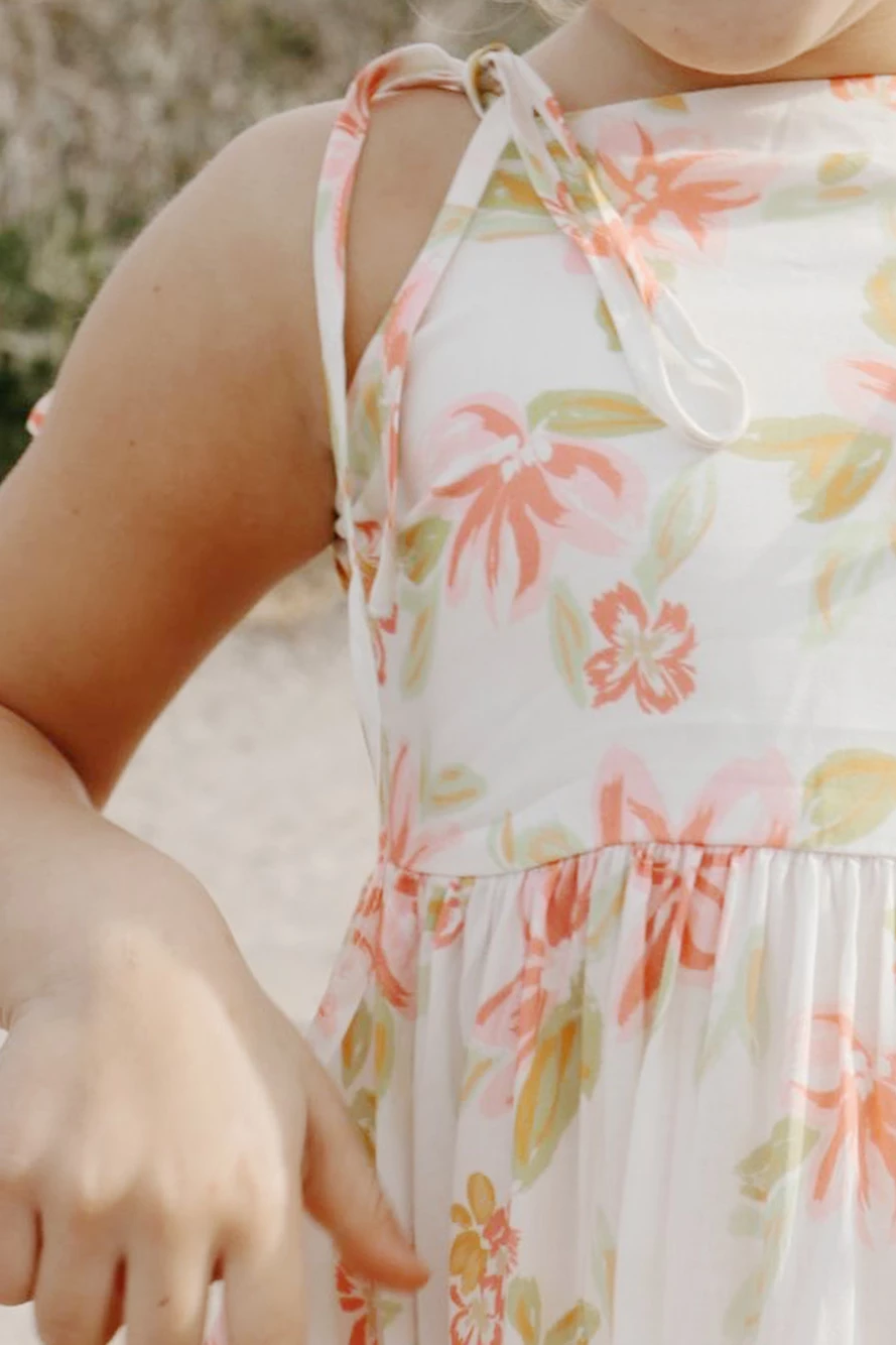 HELLO MINI Running Through Daisies Maxi Dress White 5 HELLO MINI Running Through Daisies Maxi Dress White - Image 3